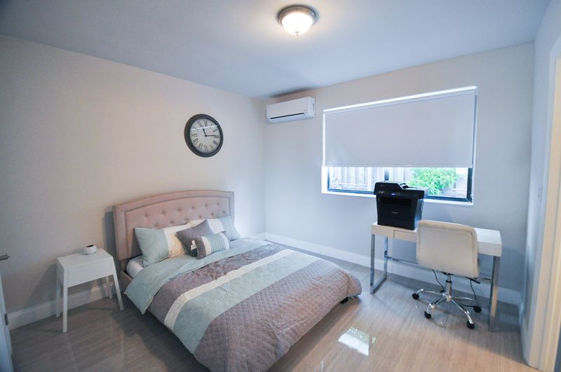 Interior photo 5 of 10, 912–918 NE 15th Ave