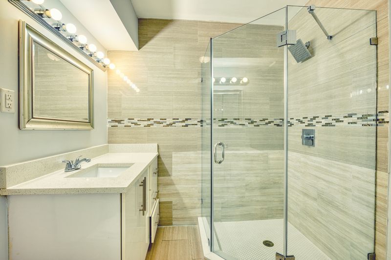 Interior photo 6 of 10, 912–918 NE 15th Ave