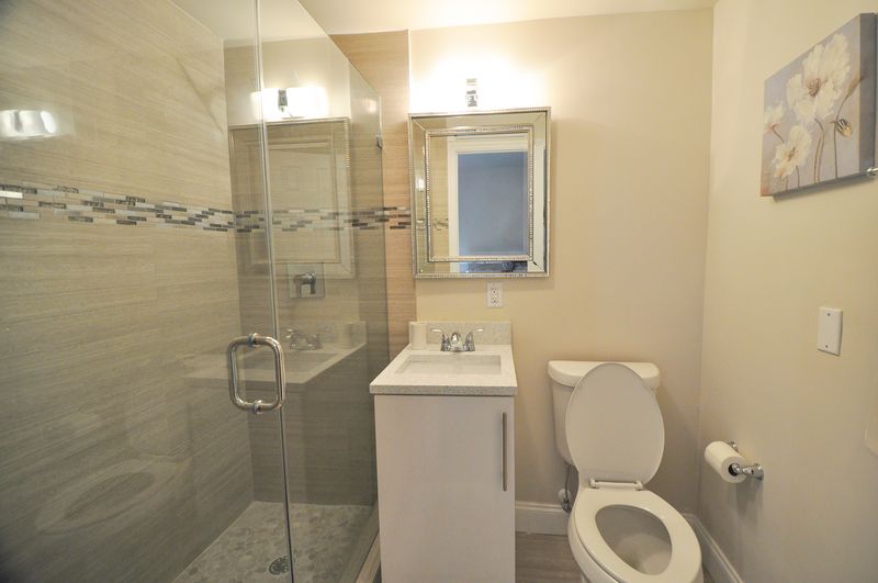 Interior photo 8 of 10, 912–918 NE 15th Ave